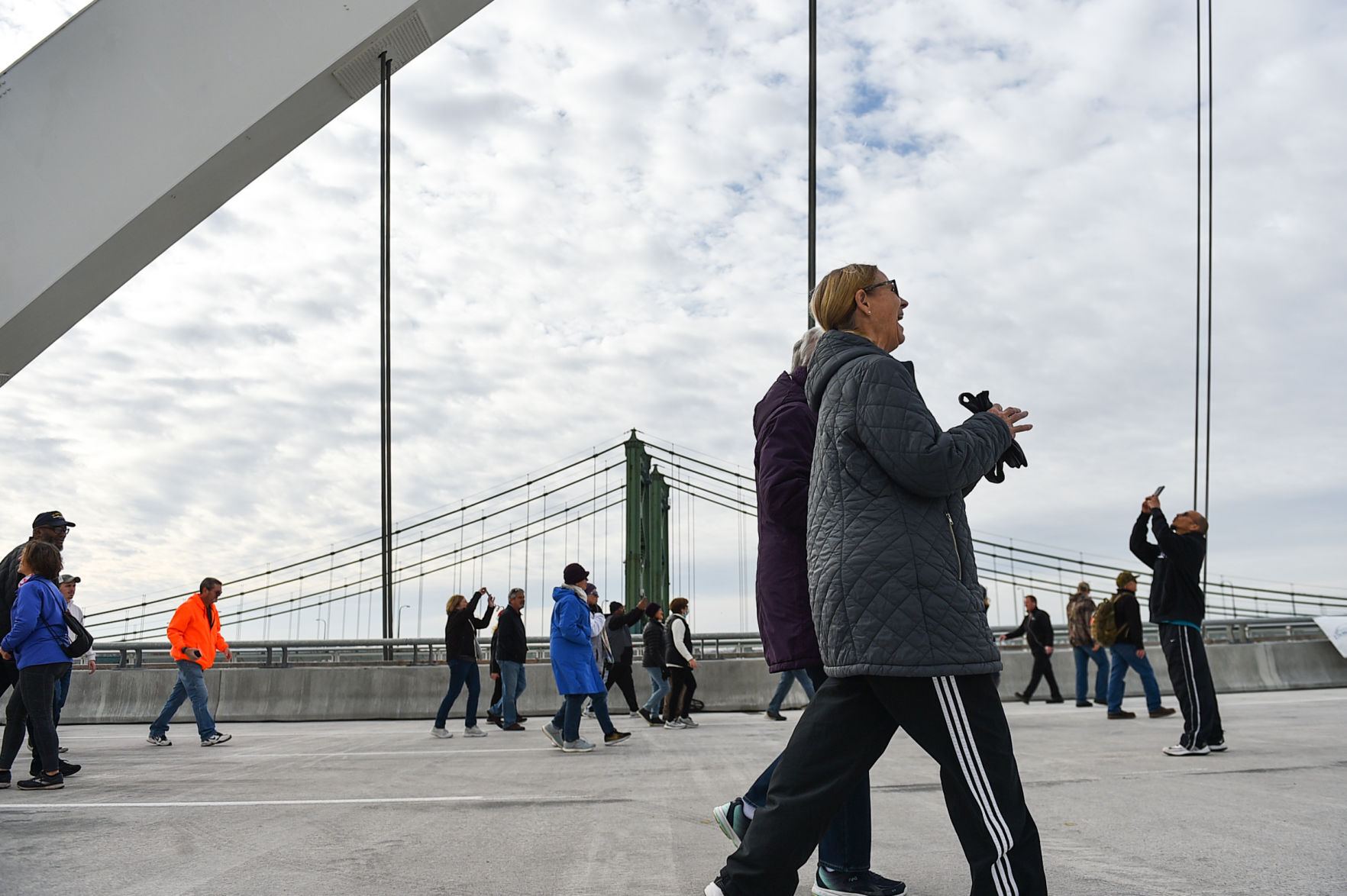 120121-qc-nws-bridge-013